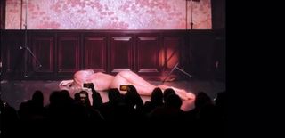 Bianca Censori feet photo thumbnail