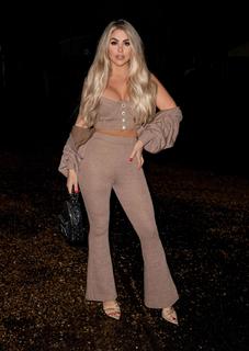 Bianca Gascoigne feet photo 7