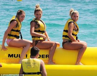 Billie Faiers feet photo thumbnail