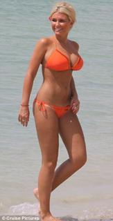 Billie Faiers feet photo thumbnail
