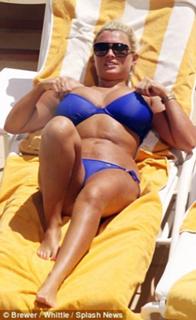 Billie Faiers feet photo thumbnail