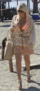 Billie Faiers feet photo thumbnail