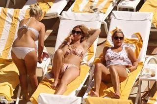Billie Faiers feet photo thumbnail