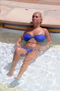 Billie Faiers feet photo thumbnail