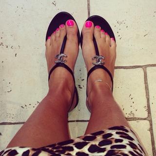 Billie Faiers feet photo thumbnail