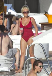 Billie Faiers feet photo thumbnail