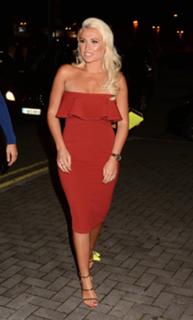 Billie Faiers feet photo thumbnail
