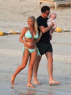 Billie Faiers feet photo thumbnail