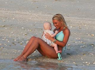 Billie Faiers feet photo thumbnail