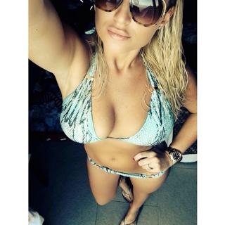 Billie Faiers feet photo thumbnail