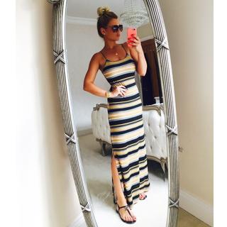 Billie Faiers feet photo thumbnail
