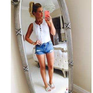 Billie Faiers feet photo thumbnail