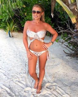 Billie Faiers feet photo thumbnail