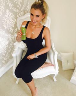 Billie Faiers feet photo thumbnail