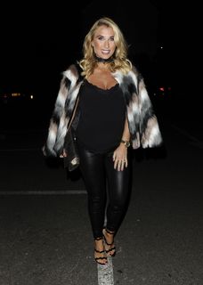 Billie Faiers feet photo thumbnail