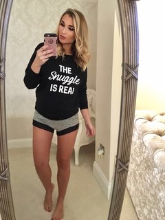 Billie Faiers feet photo thumbnail