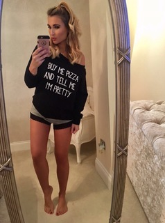 Billie Faiers feet photo thumbnail