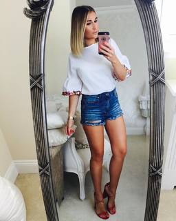 Billie Faiers feet photo thumbnail