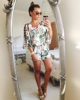 Billie Faiers feet photo thumbnail