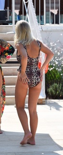 Billie Faiers feet photo thumbnail