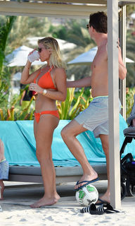 Billie Faiers feet photo thumbnail