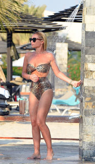 Billie Faiers feet photo thumbnail
