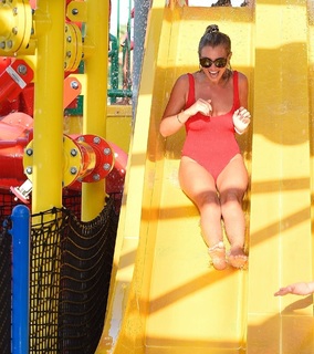 Billie Faiers feet photo thumbnail