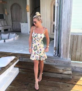 Billie Faiers feet photo thumbnail