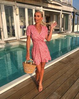 Billie Faiers feet photo thumbnail