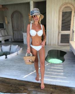 Billie Faiers feet photo thumbnail