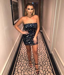 Billie Faiers feet photo thumbnail