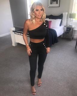 Billie Faiers feet photo thumbnail