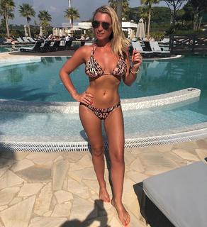 Billie Faiers feet photo thumbnail