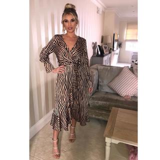 Billie Faiers feet photo 12
