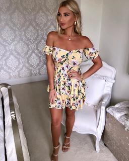 Billie Faiers feet photo 7