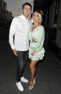 Billie Faiers feet photo thumbnail