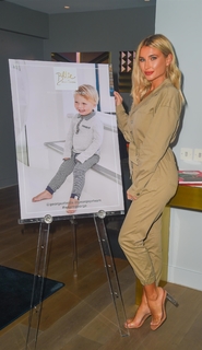 Billie Faiers feet photo thumbnail