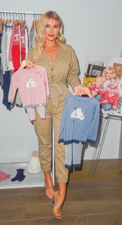 Billie Faiers feet photo thumbnail