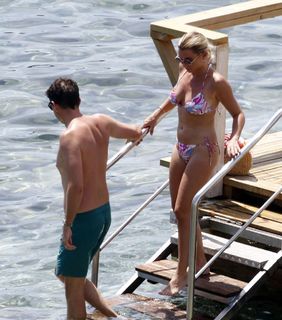 Billie Faiers feet photo thumbnail