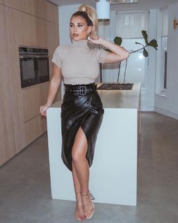 Billie Faiers feet photo thumbnail