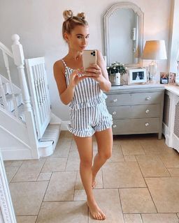Billie Faiers feet photo thumbnail