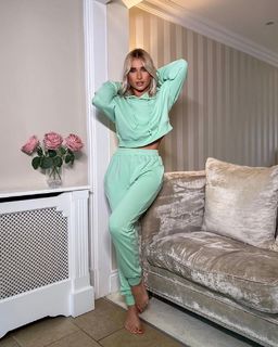 Billie Faiers feet photo thumbnail
