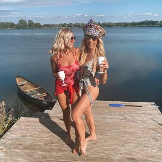 Billie Faiers feet photo thumbnail