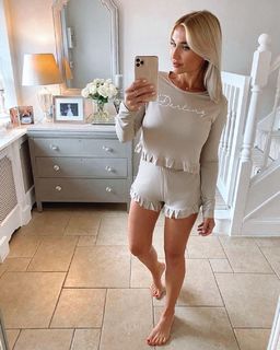 Billie Faiers feet photo thumbnail