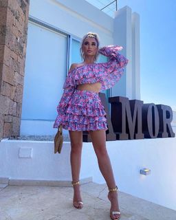 Billie Faiers feet photo thumbnail