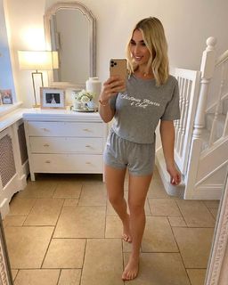 Billie Faiers feet photo thumbnail