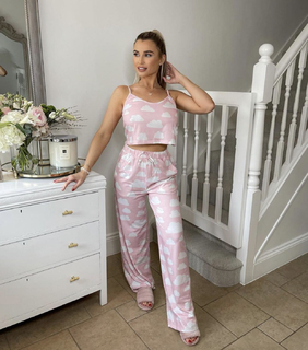 Billie Faiers feet photo thumbnail
