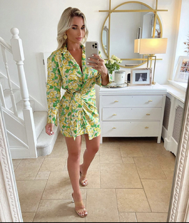 Billie Faiers feet photo thumbnail