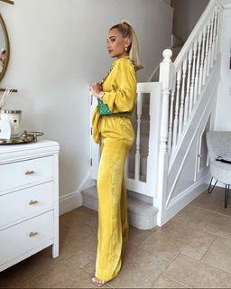 Billie Faiers feet photo thumbnail