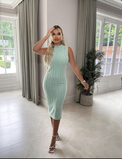 Billie Faiers feet photo thumbnail